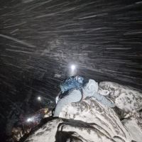 Hand jamming in the snow